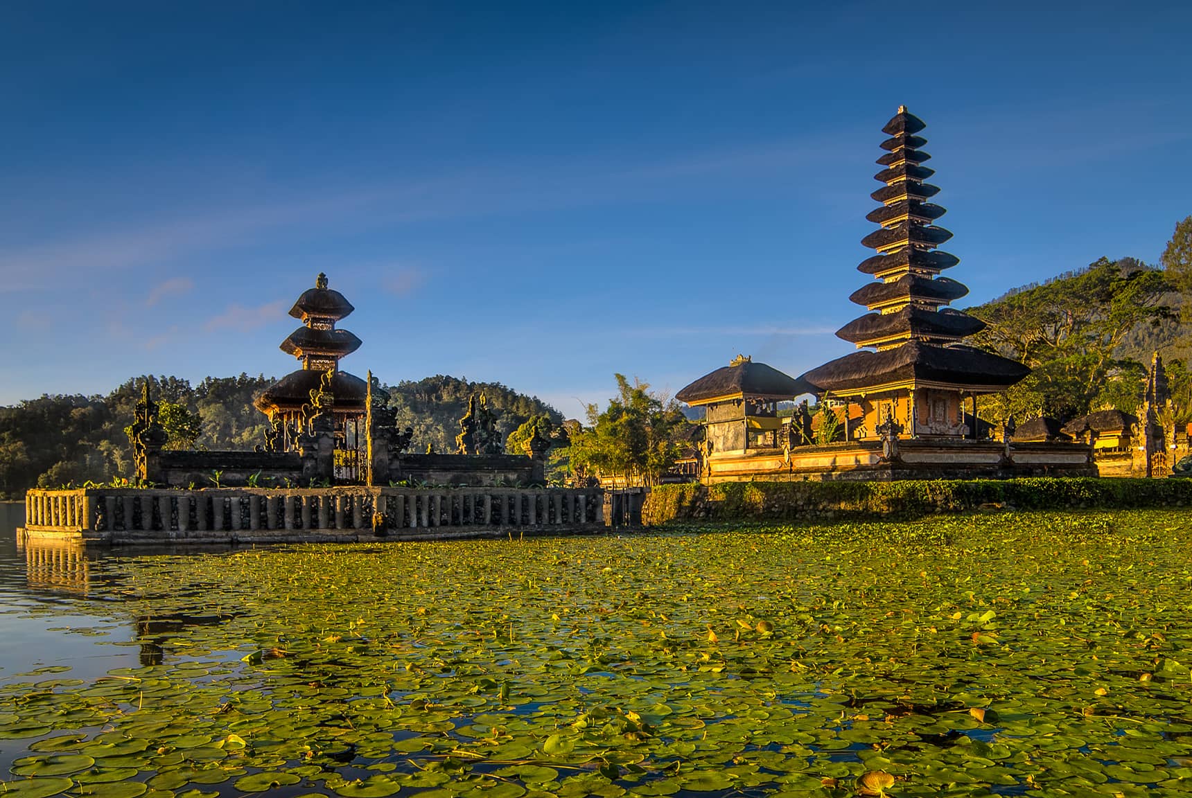 Professional photos of Hindu temples in Bali - the temple at Danau Bratan