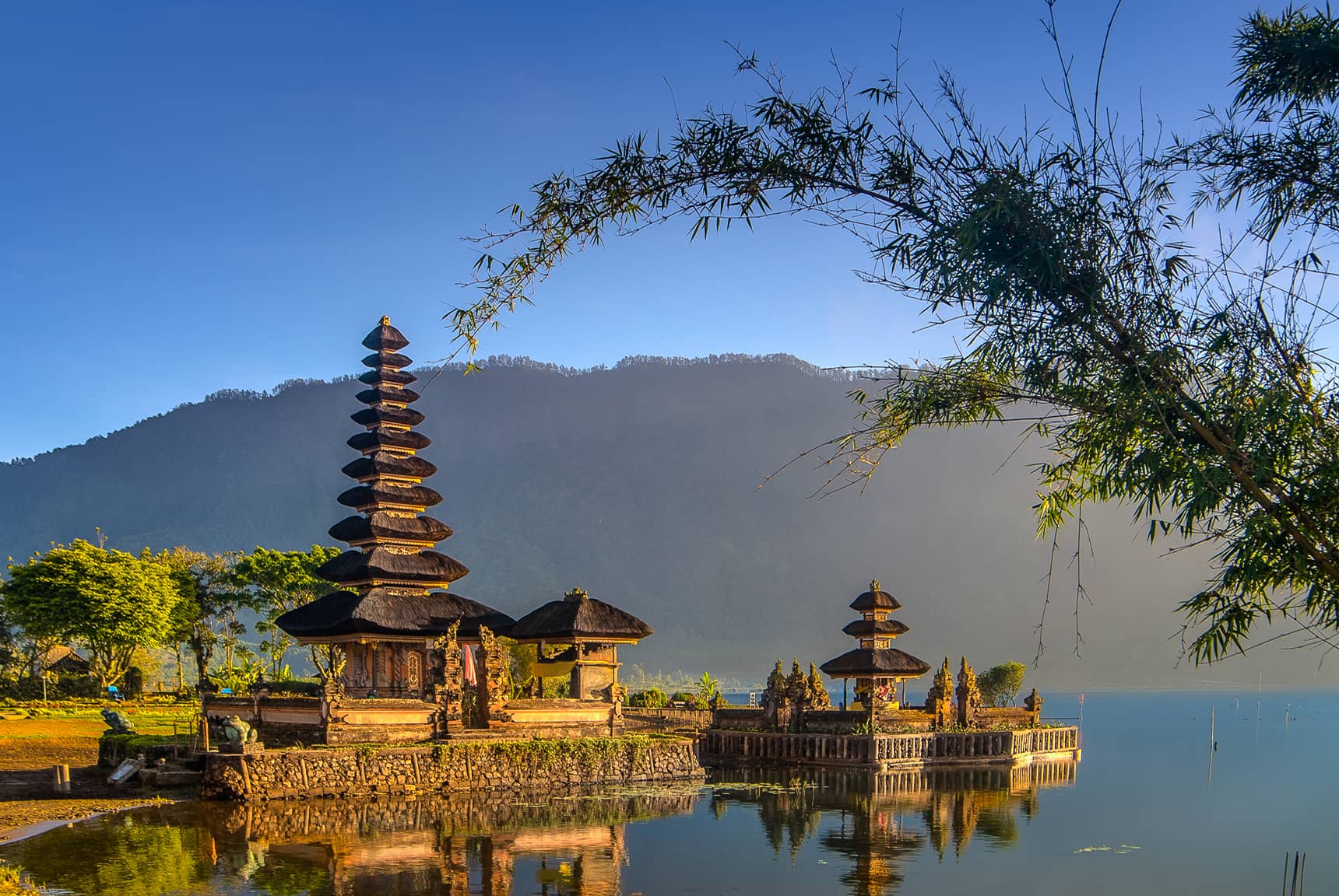 Professional photos of Hindu temples in Bali - the temple at Danau Bratan