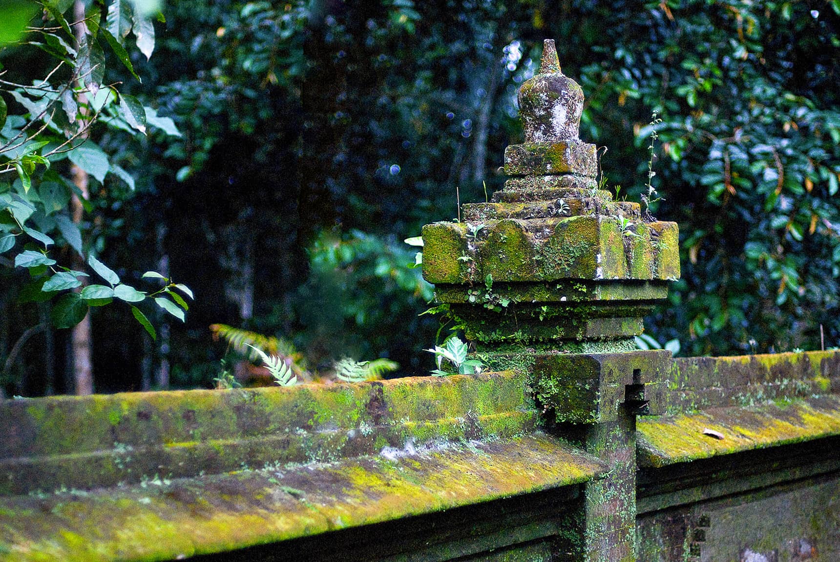 Professional photos of Hindu temples in Bali - temple artwork/shrine in north Bali - temple area wall in Batu Karu