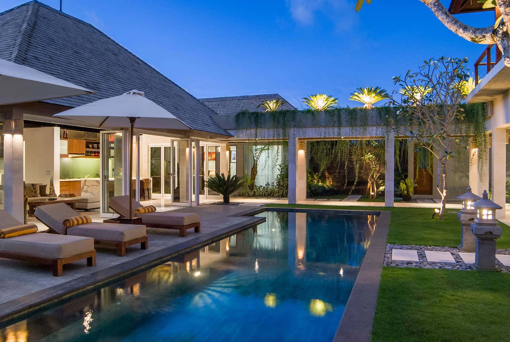 Villa Batu Belig - Seminyak, Bali Indonesia (Bali villa photography by master photographer Rick Carmichael of LuxViz)