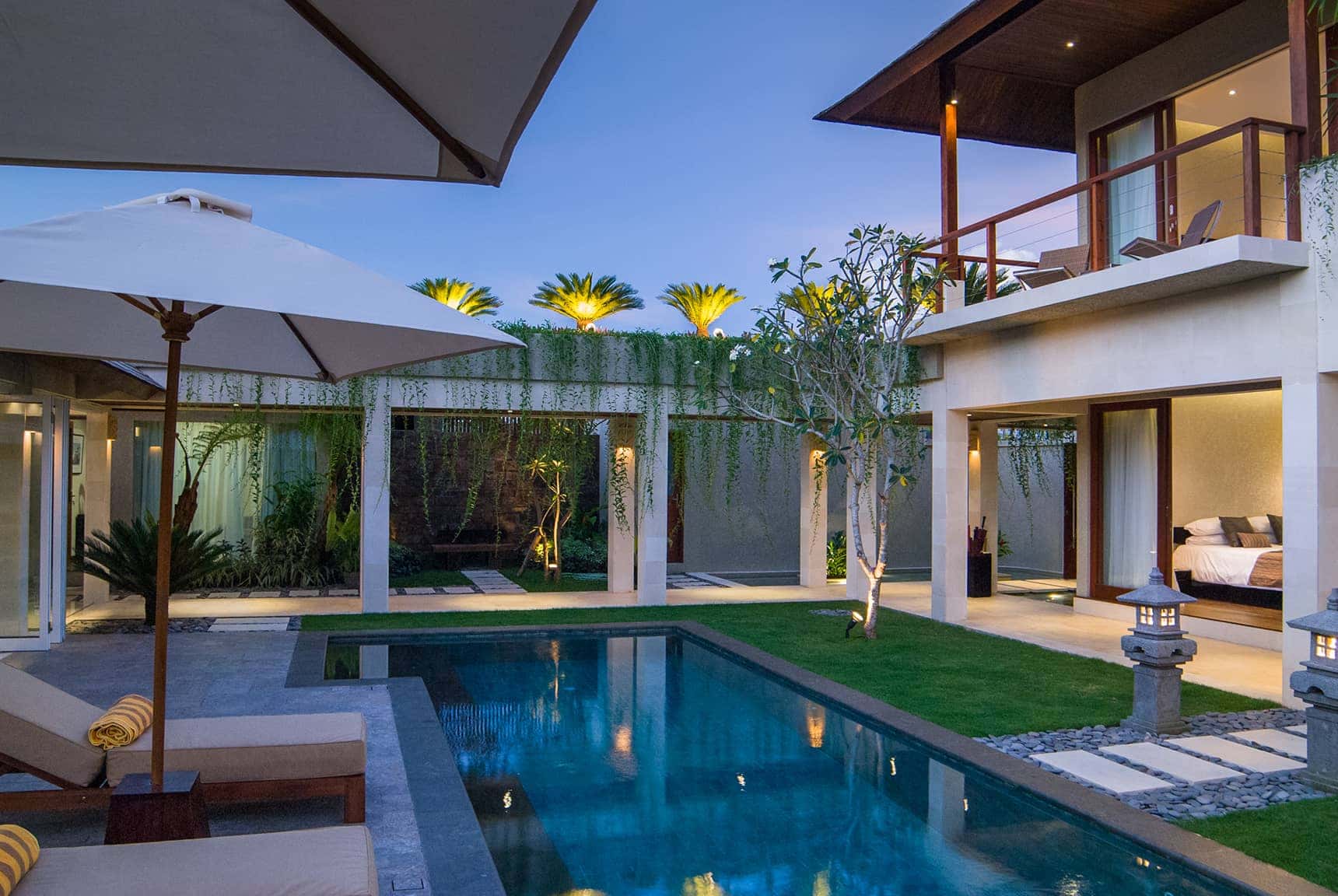 Villa Batu Belig - Seminyak, Bali Indonesia (Bali villa photography by master photographer Rick Carmichael of LuxViz)